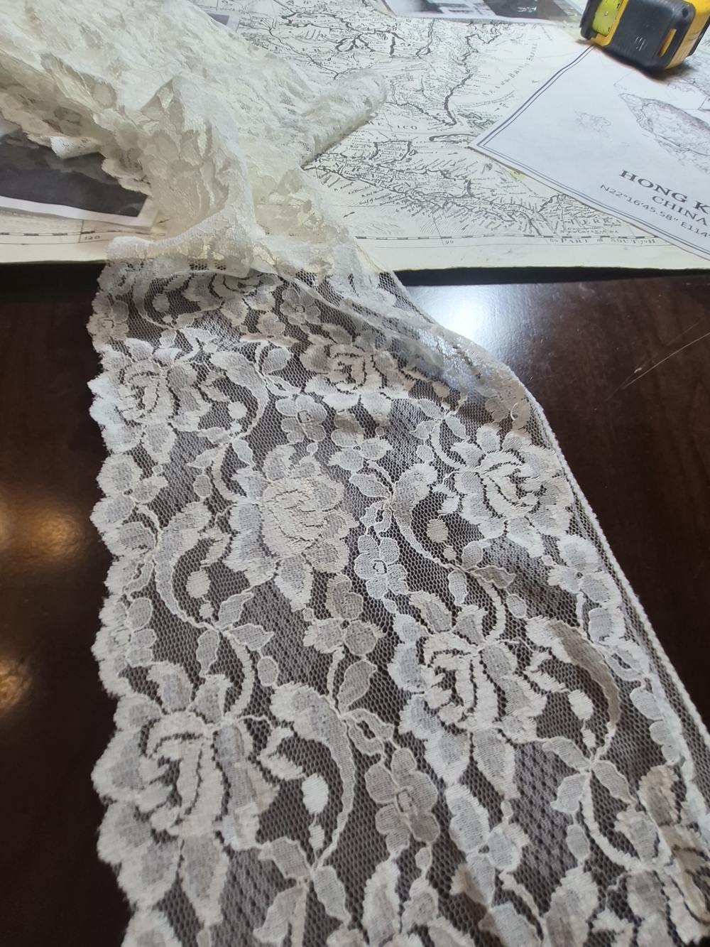 VINTAGE  Cream Floral Lace Trim - Elegant Home Accents Aprox 350ft